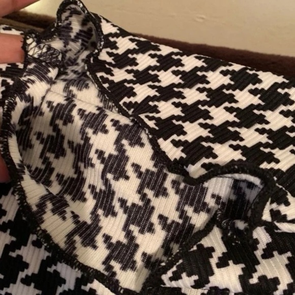 Classic Houndstooth Print Cut Out Front Mock Neck Bodysuit - Picture 6 of 9